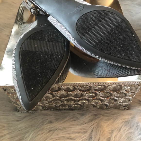 Shoes - Picture 5 of 8